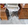 Image 1 : PUB TABLE ON CAST IRON BASE