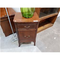MAHOGANY SMOKERS STAND