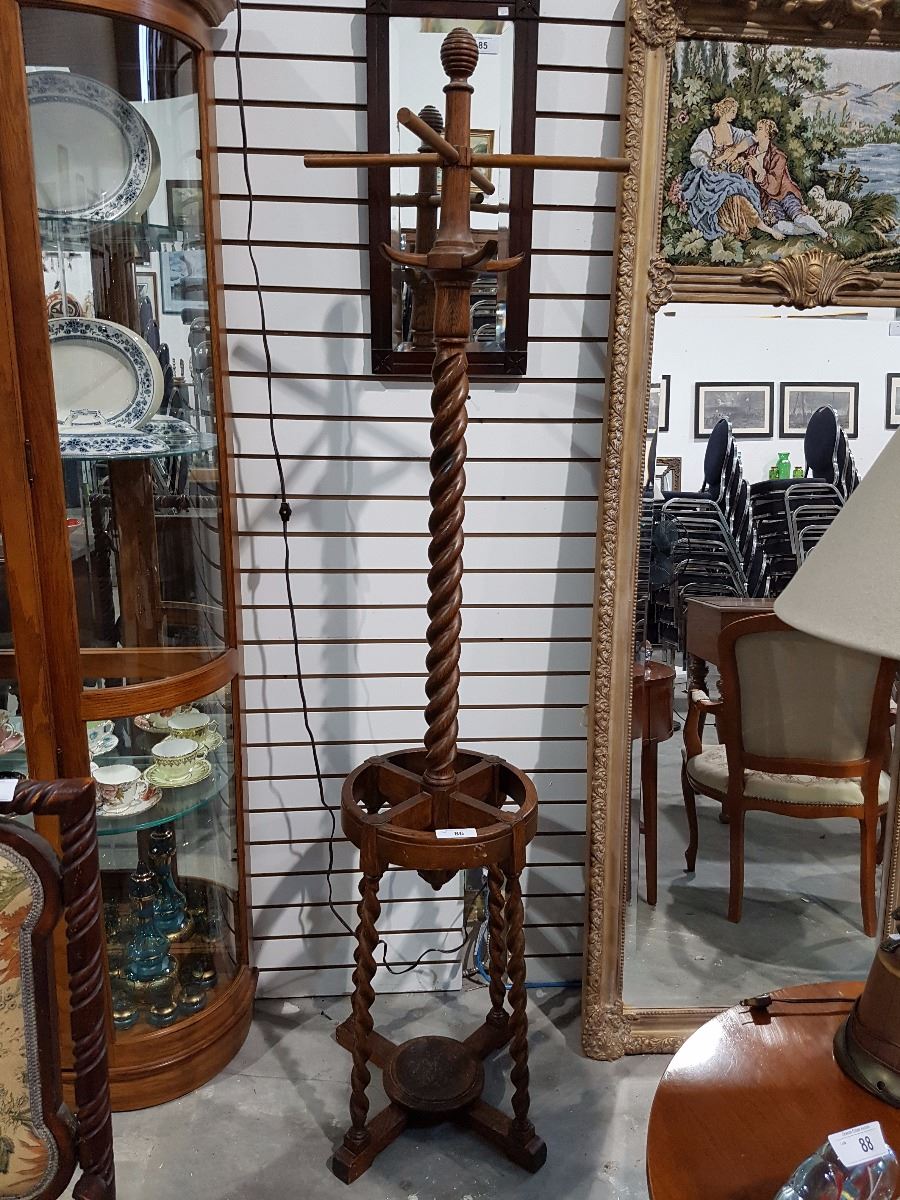 VICTORIAN BARLEY TWIST OAK COAT RACK