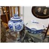Image 1 : 2 PIECES OF ASIAN PORCELAIN