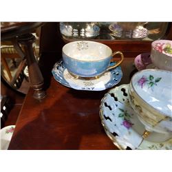 FABULOUS JAPANESE FOOTED TEACUP