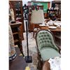 Image 1 : WROUGHT IRON FLOOR LAMP W/KNIGHT MOTIF