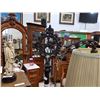 Image 2 : WROUGHT IRON FLOOR LAMP W/KNIGHT MOTIF