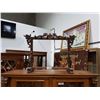 Image 1 : ASIAN CARVED STAND