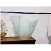 Image 1 : LARGE ART GLASS HANDKERCHIEF VASE
