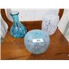 Image 1 : COLLECTION OF 3 ART GLASS VASES