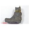 Image 3 : U.S. Banknotes Macerated Currency - Kitten sitting in shoe..