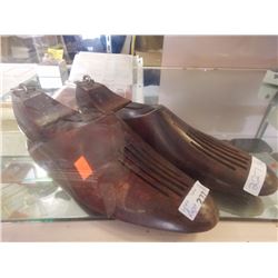 VINTAGE WOOD SHOE STRETCHERS - 2 TTL