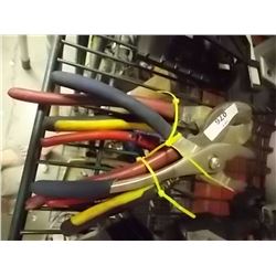 BUNDLE OF ASSORTED TOOLS