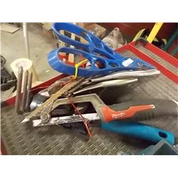 BUNDLE OF ASSORTED TOOLS