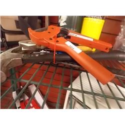 BUNDLE OF ASSORTED TOOLS