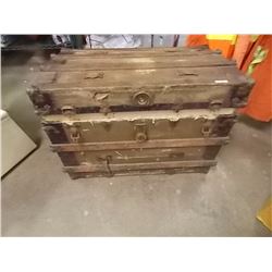 VINTAGE STEAMER TRUNK