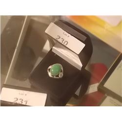 RING - LARGE EMERALD GEMSOTNE IN STERLING SILVER S