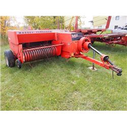 Massey Ferguson 124 Square Bailer