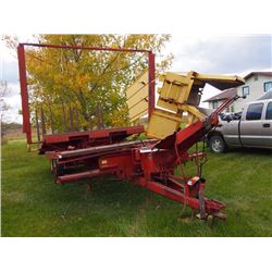 New Holland Stack Liner 1037 Pull Type Bail Wagon