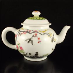 Superb Chinese Famille Rose Porcelain Teapot