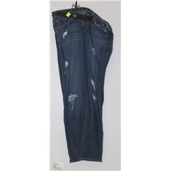 JB WOMENS DAMAGED JEANS UNKNOWN SIZE