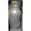 Image 1 : MEDIUM VINTAGE STEEL MILK CAN
