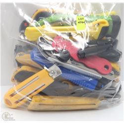 BAG OF UTILITY KNIVES