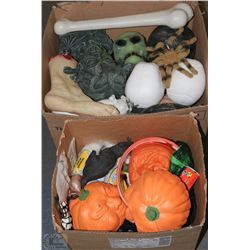 2 BOXES OF HALLOWEEN DECORATIONS INCL SKULLS,RATS,