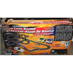 GIANT LOOP RACING ARTN RACE TRACK WITH CARS