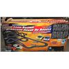 Image 1 : GIANT LOOP RACING ARTN RACE TRACK WITH CARS