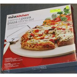 BRAND NEW PIZZ STONE SET