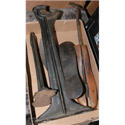 FLAT WITH ANTIQUE SHOE REPAIR MODELS AND WOODEN