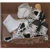 Image 1 : BOX WITH MENS/WOMENS ICE SKATES