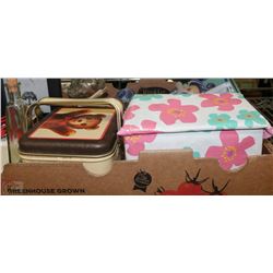 FLAT OF MISCELLANEOUS ITEMS INCLUDING PHOTO