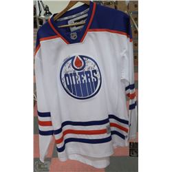 SIGNED REEBOK OILERS JERSEY BRAND NEW BY 2013 TEAM