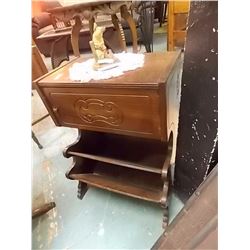 VINTAGE BOOK/MAGAZINE STAND