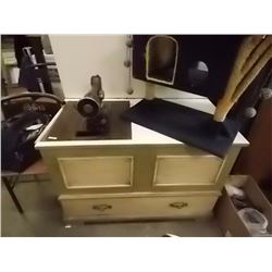 VINTAGE SINGER SEWING MACHINE IN CABINET WITH 1 DRAWER