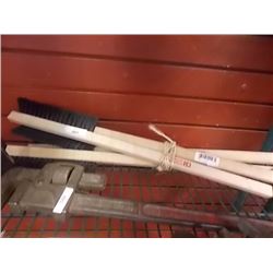 NEW WINDOW SCRAPER/BRUSH - 4 TTL