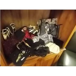 LOT OF RETRO AND OTHER PURSES