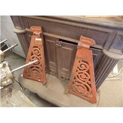 VINTAGE CAST IRON BRACKETS - 2 TTL