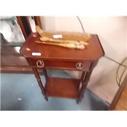 MAHOGANY SIDE TABLE 1 DRAWER