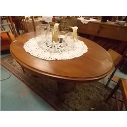VINTAGE OVAL PARLOR TABLE
