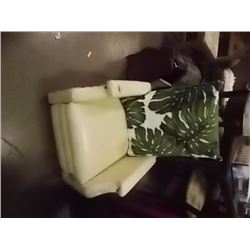 CHILD'S RECLINER