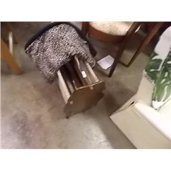 MAGAZINE HOLDER WITH BLANKET