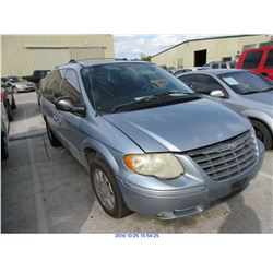 2005 - CHRYSLER TOWN AND COUNTRY