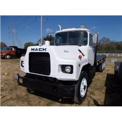 1994 MACK DM690S FLATBED TRUCK, VIN/SN:1M2B209C7RM014737 - T/A, EM7-300 ENGINE, 8LL TRANS, ENGINE BR
