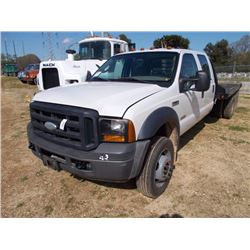 2006 FORD F550 FLATBED, VIN/SN:1FDAW56PX6ED54359 - POWERSTROKE DIESEL ENGINE, A/T, CREW CAB, 12' FLA