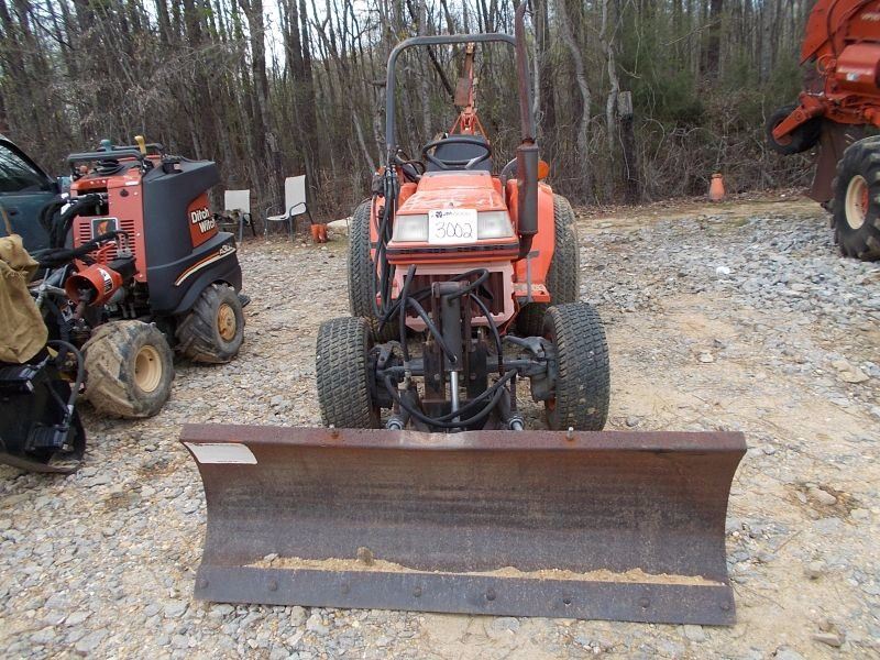 KUBOTA B2150 UTILITY TRACTOR, 4WD, PTO, 3 PTH, DIESEL ENGINE, KUBOTA