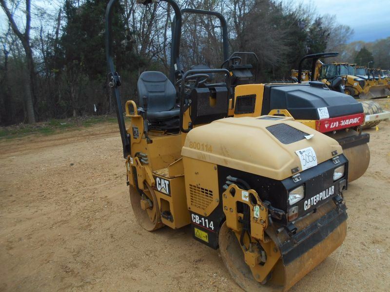 2005 CAT CB114 ROLLER VIN SN C2Z00179 VIBRATORY TANDEM 2005 CAT CB114 ROLLER VIN SN C2Z00179 VIBRATORY TANDEM