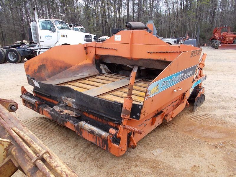 GILCREST PRO PAVER 813RT ASPHALT PAVER, VIN/SN23302 ISUZU DIESEL ENG, 8'6" 14' SCREED, METER RE