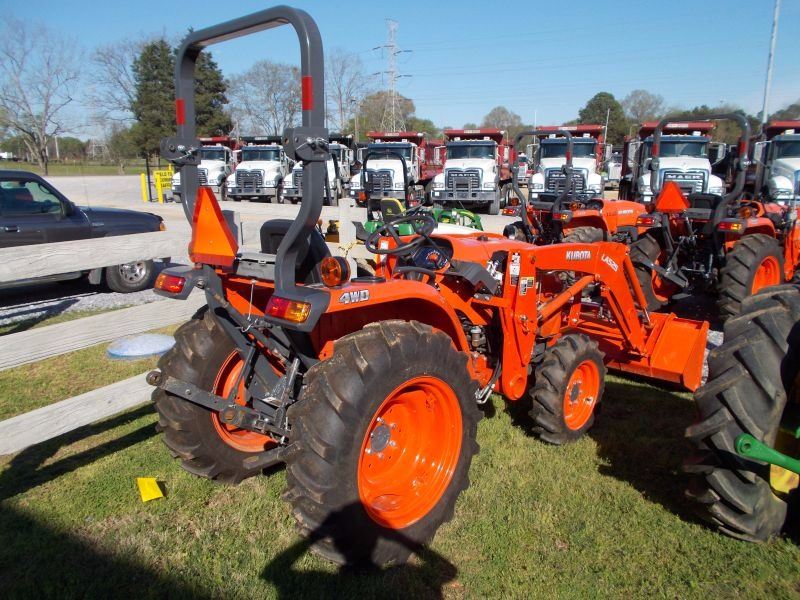 KUBOTA L3301 FARM TRACTOR, VIN/SN54188 MFWD, 3 PTH, PTO, KUBOTA