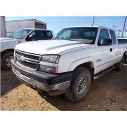 2006 CHEVROLET 2500HD PICKUP, VIN/SN:1GCHK29DX6E279595 - 4X4, DURAMAX DIESEL ENG, A/T, EXTENDED CAB,