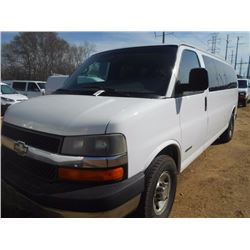 2004 CHEVROLET 3500 PASSENGER VAN, VIN/SN:1GAHG39U641193625 - GAS ENGINE, A/T, 10 PASSENGER, ODOMETE