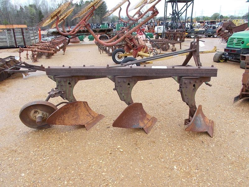 3 ROW BOTTOM PLOW J.M. Wood Auction Company, Inc.